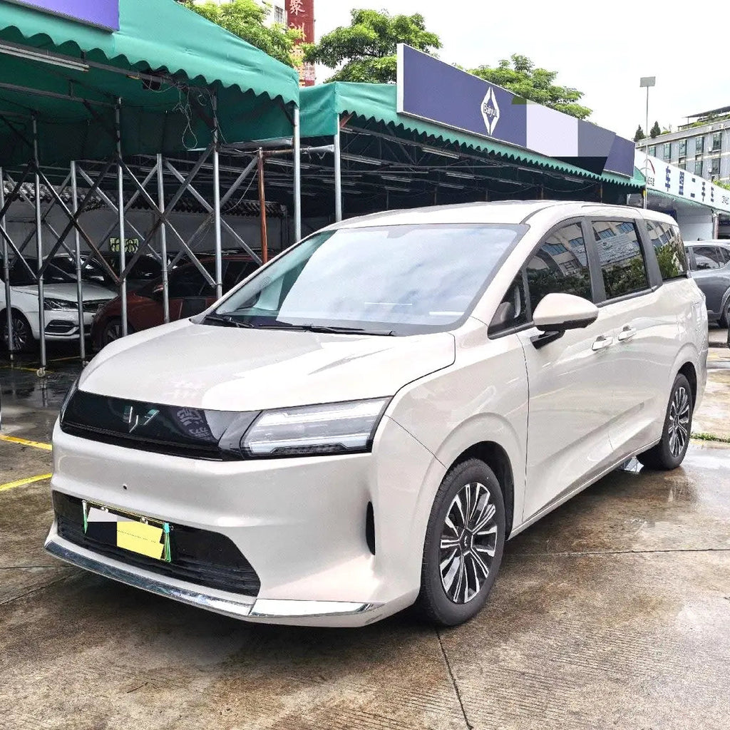 Wuling Xingguang 730，2025 , 5,600km used，500km Luxury Variant, Automatic Transmission, USD15900