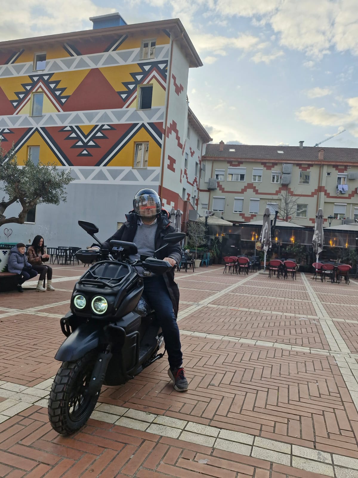 Tank: High speed 2000w 72v electric scooter motorcycle with disc brakes