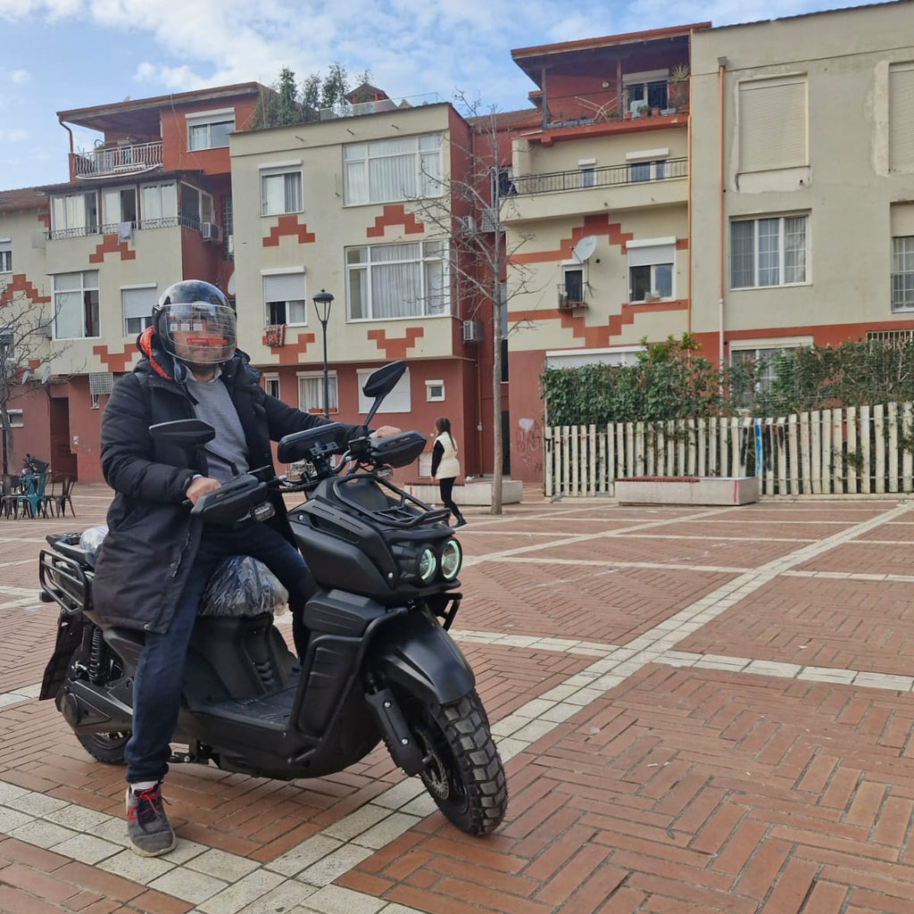 Tank: High speed 2000w 72v electric scooter motorcycle with disc brakes