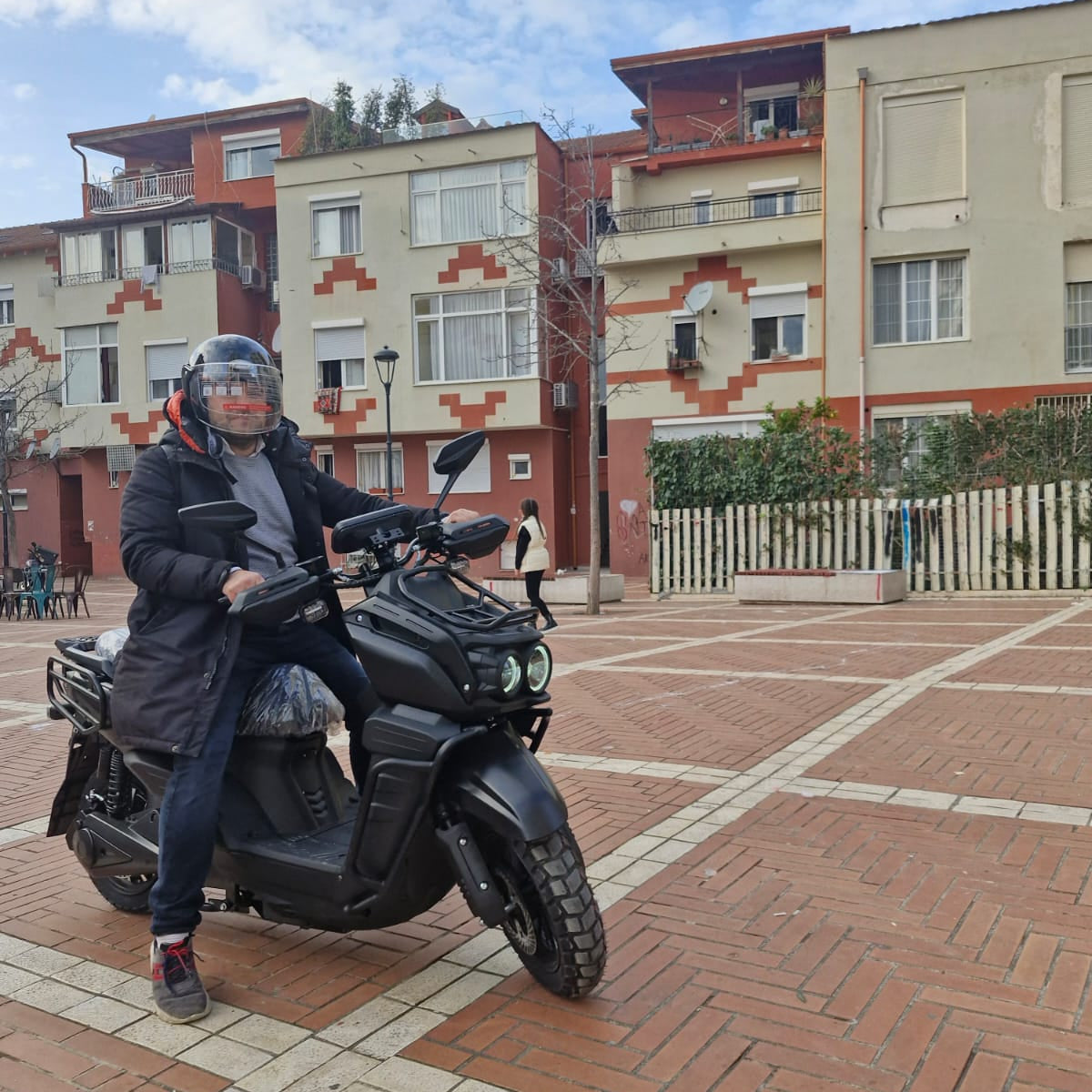 Tank: High speed 2000w 72v electric scooter motorcycle with disc brakes