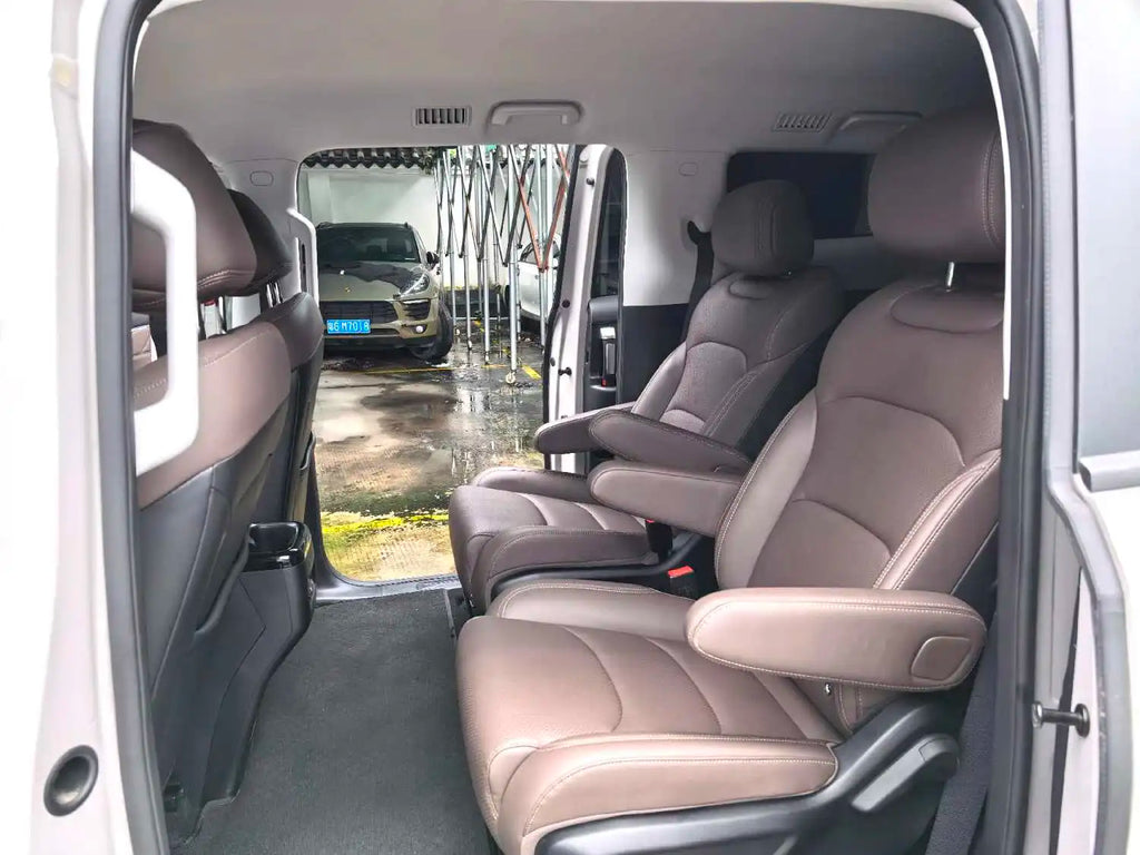 Wuling Xingguang 730，2025 , 5,600km used，500km Luxury Variant, Automatic Transmission, USD15900