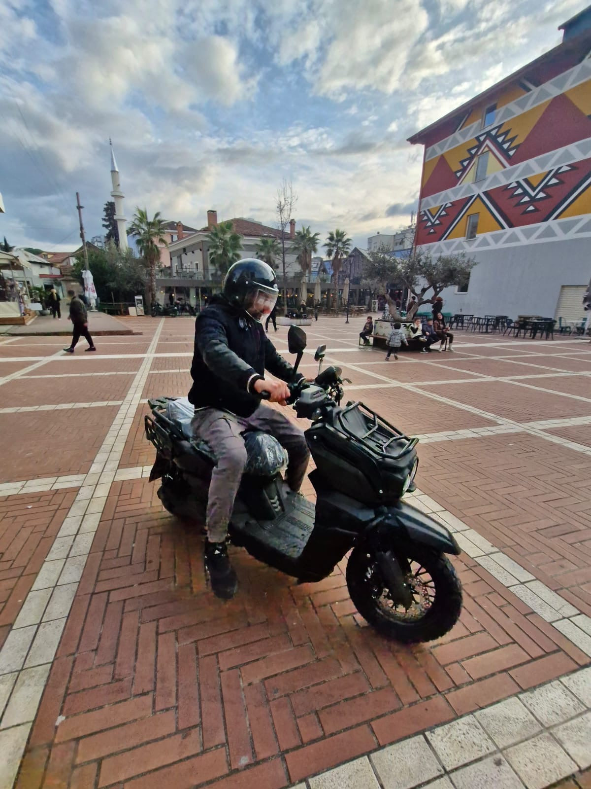 Tank: High speed 2000w 72v electric scooter motorcycle with disc brakes