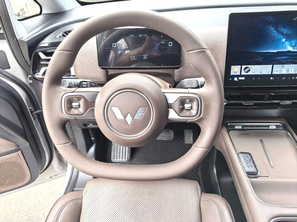 Wuling Xingguang 730，2025 , 5,600km used，500km Luxury Variant, Automatic Transmission, USD15900