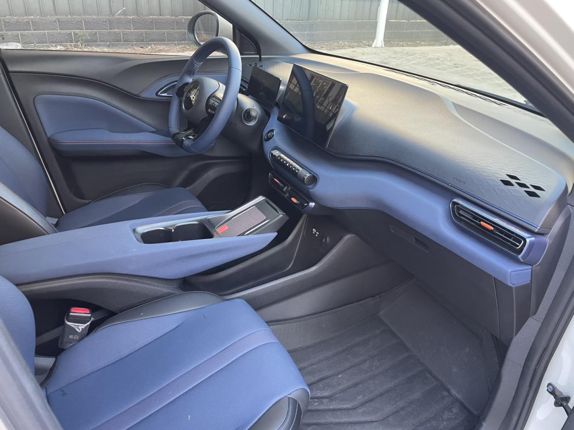 Seagull 2025 Model 305KM Freedom Edition