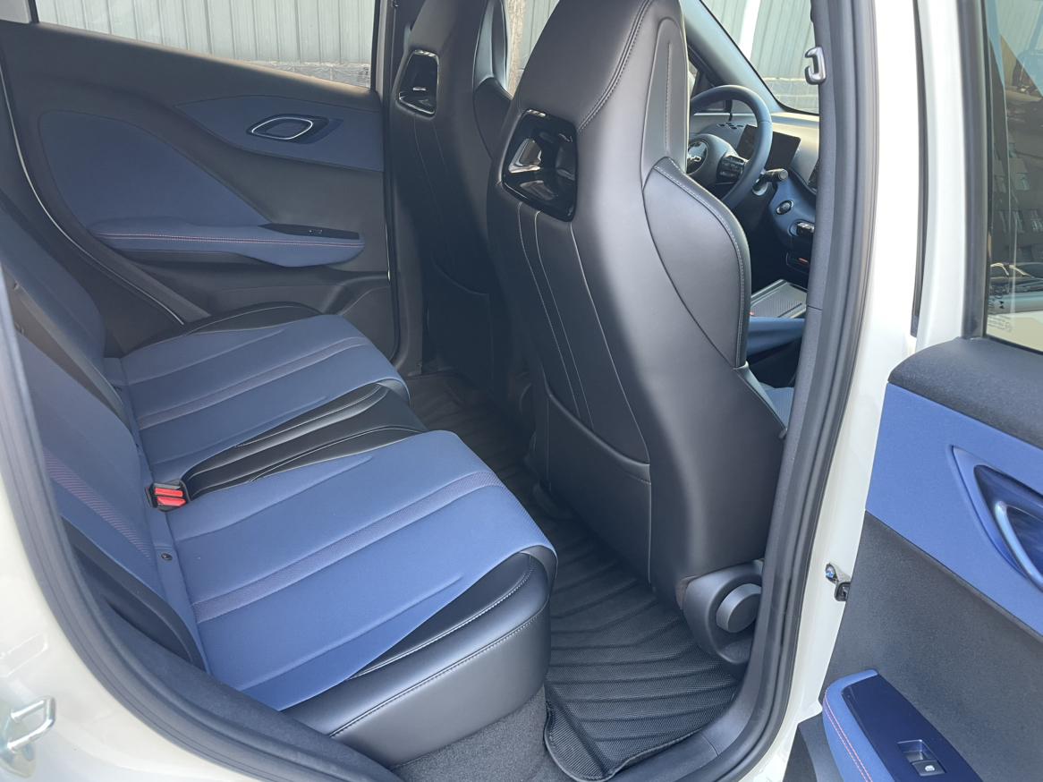 Seagull 2025 Model 305KM Freedom Edition