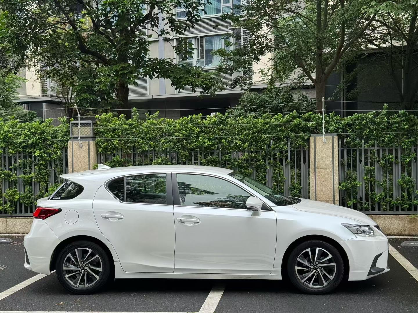 Lexus CT 2017 CT200h Elite Edition Single Color