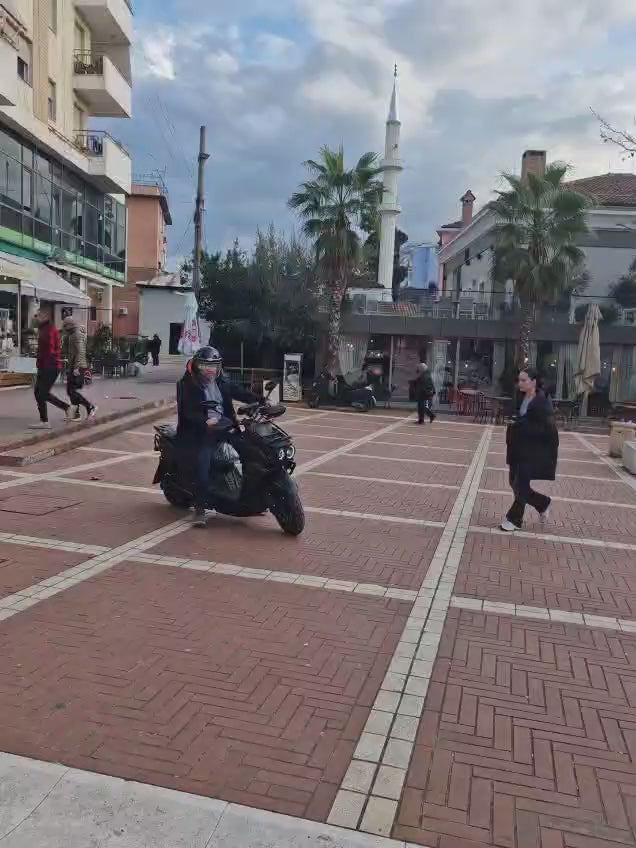 Tank: High speed 2000w 72v electric scooter motorcycle with disc brakes